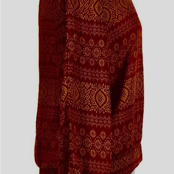 Umgee Red and Cream Patterned Blouse Size Medium, Open Back Slit , Cute - Picture 2 of 6